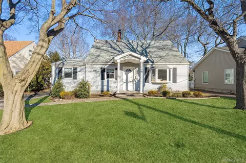 23 Harvard St, North Hempstead, NY 11577