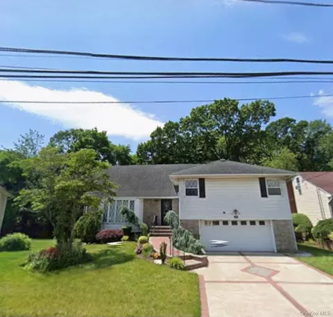 27 Wilbur Ln, Roosevelt, NY 11575