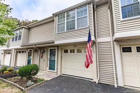 118 Elmcrest Dr, Fishkill, NY 12524