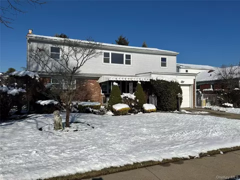 12 Westbury Ave, Plainview, NY 11803