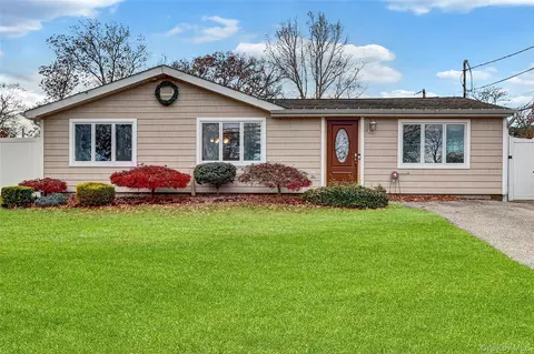 134 Boyle Rd, Selden, NY 11784
