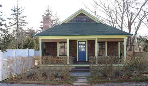 21 N Sea Rd, Southampton, NY 11968