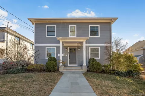 9 Lyons Pl, New Rochelle, NY 10801
