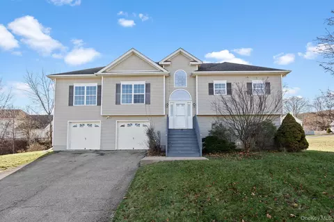 17 Carmella Rd, Lloyd, NY 12528