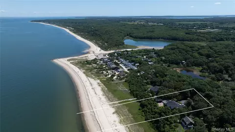 430 Salt Marsh Ln, Peconic, NY 11958