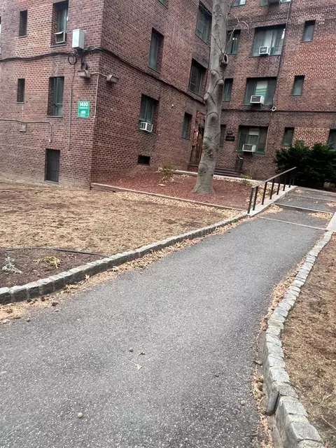 1450 Parkchester Rd #3H, New York, NY 10462