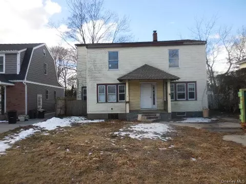 306 Greeley Ave, Sayville, NY 11782