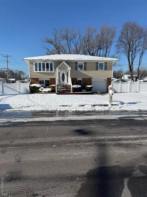 118 Lincoln Ave, Deer Park, NY 11729