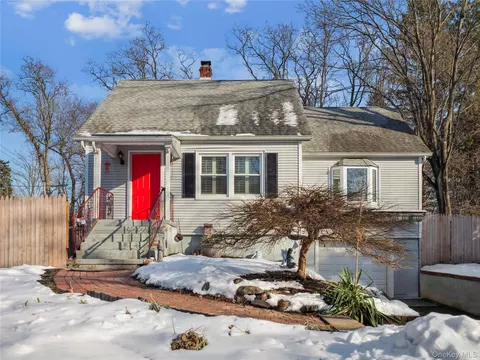 4 Goebel Rd, Clarkstown, NY 10956