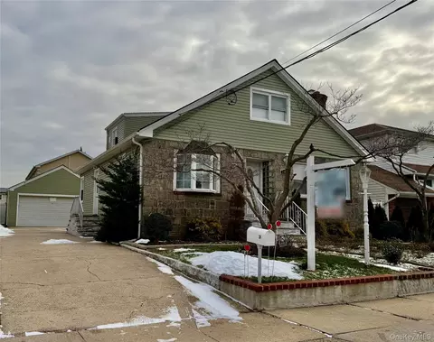 309 Litchfield Ave, Meacham, NY 11003