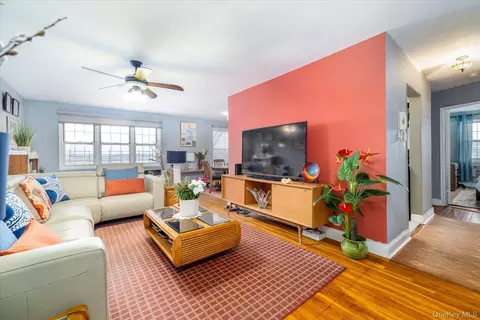 15115 84th St #5D, Howard Beach, NY 11414