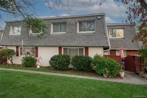 288 Feller Dr, Central Islip, NY 11722