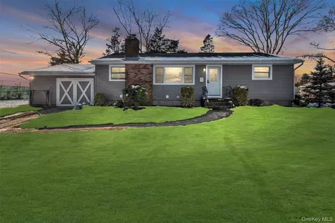 34 W Court Dr, Centereach, NY 11720