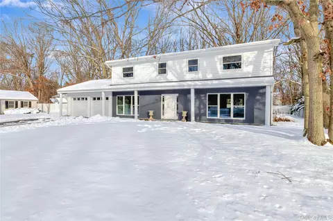 19 Stuyvesant Cir E, Setauket, NY 11733