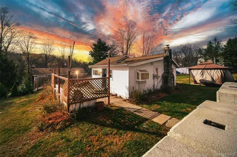 17 Baldwin Rd, Carmel, NY 10512