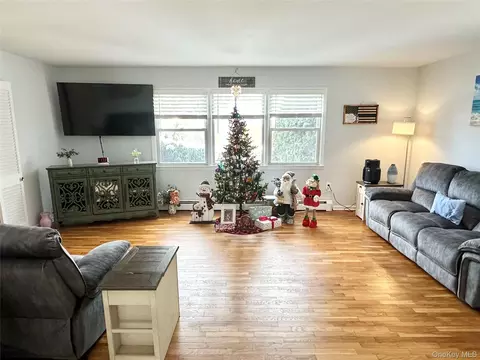12 Danbury Ct #1502, Ramapo, NY 10901