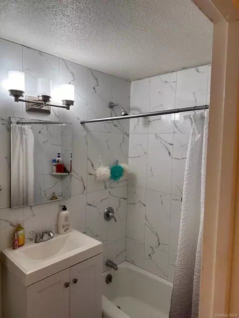 2550 Olinville Ave #3D, New York, NY 10467