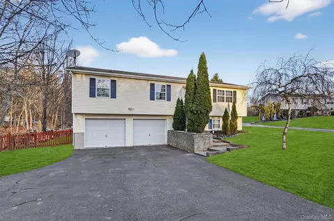 6 Vista Dr, Chester, NY 10918
