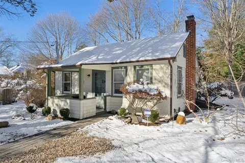 424 Main St, Westhampton Beach, NY 11978