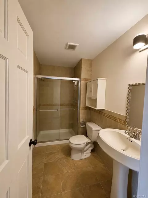 Bath - 23 Nottingham Cir #23, Peekskill, NY 10566 photo 1 of 2