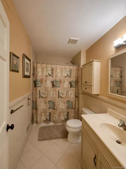 Bath - 23 Nottingham Cir #23, Peekskill, NY 10566 photo 2 of 2