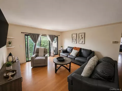 Living - 23 Nottingham Cir #23, Peekskill, NY 10566 photo 1 of 2