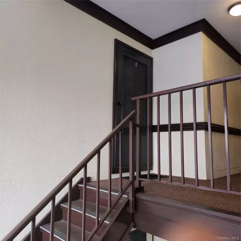 Entry Way - 23 Nottingham Cir #23, Peekskill, NY 10566 photo 1 of 2