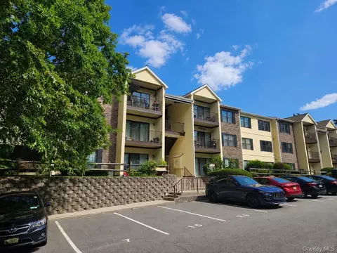 Exterior - 23 Nottingham Cir #23, Peekskill, NY 10566 photo 2 of 5