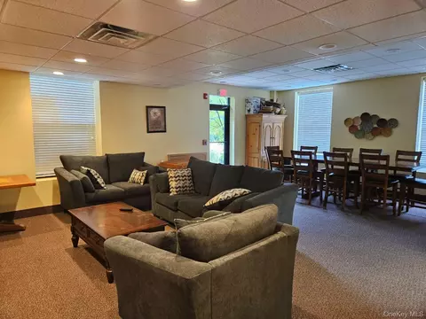 Living - 23 Nottingham Cir #23, Peekskill, NY 10566 photo 2 of 2