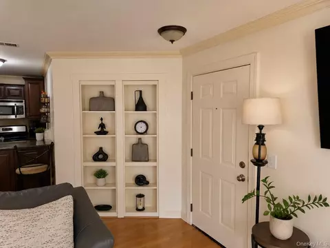Entry Way - 23 Nottingham Cir #23, Peekskill, NY 10566 photo 1 of 1