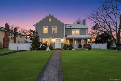 32 Longfellow Ave, North Hempstead, NY 11590
