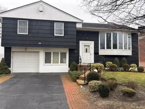 348 Links Dr E, Oceanside, NY 11572