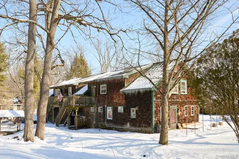 19 Roselawn Rd, Highland Mills, NY 10930