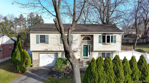 8 Jamison Pl, Newburgh, NY 12550