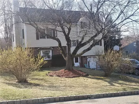 75 Duelk Ave, Monroe, NY 10950