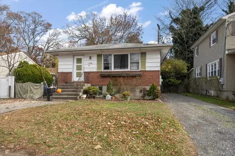 2386 New York Ave, Huntington Station, NY 11746