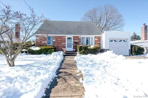 619 Franklin Ave, Massapequa, NY 11758
