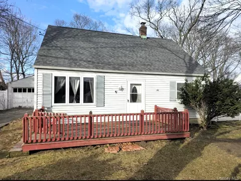 22 E Halley Ln, Central Islip, NY 11722