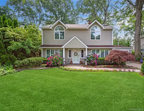 60 Wakefield Ave, North Hempstead, NY 11050