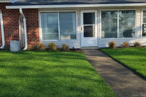 42 Trent Ct #D, Ridge, NY 11961