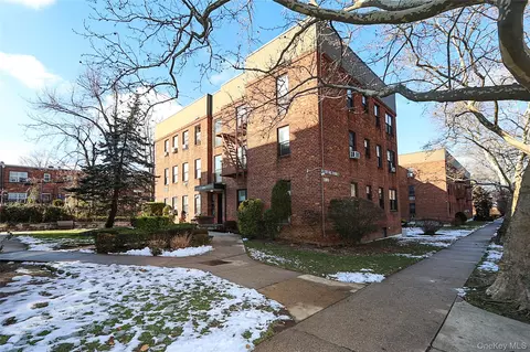 47-22 215 Pl #2C, Bayside, NY 11361