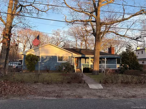 18 Tyte Dr, Riverhead, NY 11901