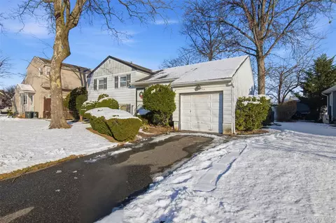 2393 Maple Ave, Seaford, NY 11783