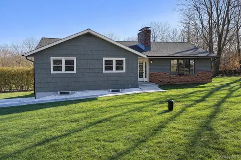 1 Cherry Ln, Putnam Valley, NY 10579