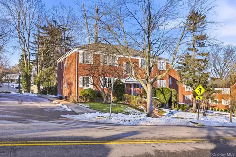 47 Nathan Hale Dr #14A, Huntington, NY 11743