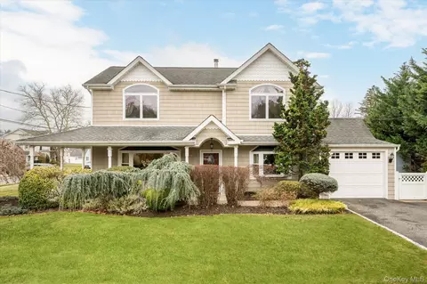 8 Hillside Ln, Syosset, NY 11791