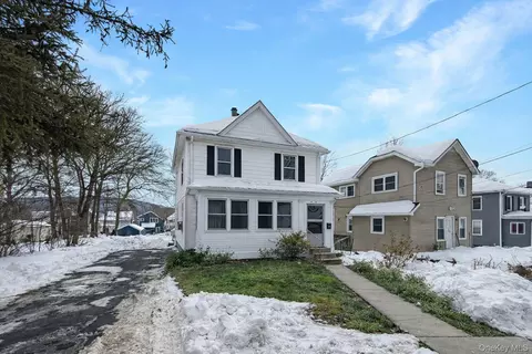 63 Poplar St, Newburgh, NY 12550