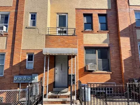 52-49 79th St, Elmhurst, NY 11373