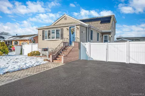 1560 A St, West Babylon, NY 11704