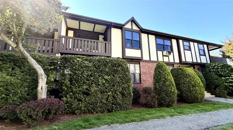 327 Sierra Vista Ln, Clarkstown, NY 10989